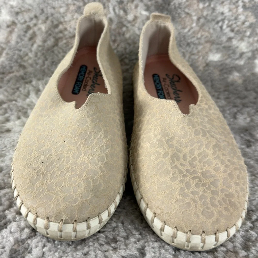 Skechers Size‎ 7 Slip On Casual Walking Leather Shoes Beige Flat Comfort